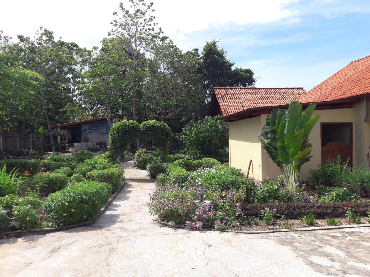 Marind Dive Eco Resort Waha ภายนอก รูปภาพ